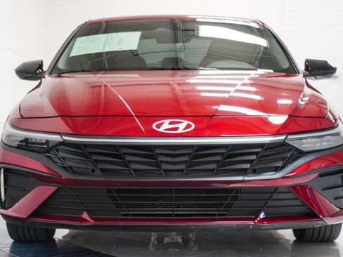 Used 2025 Hyundai Elantra Sport FWD image 32