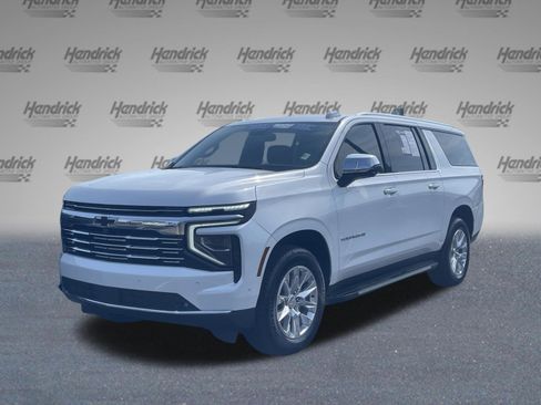 Used 2025 Chevrolet Suburban Premier AWD/4WD image 5