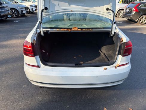 Used 2018 Volkswagen Passat 2.0T SE image 21