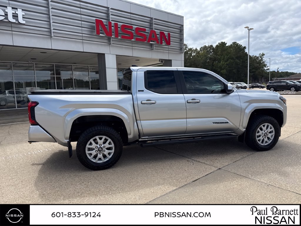 Used 2024 Toyota Tacoma SR5 AWD/4WD image 9