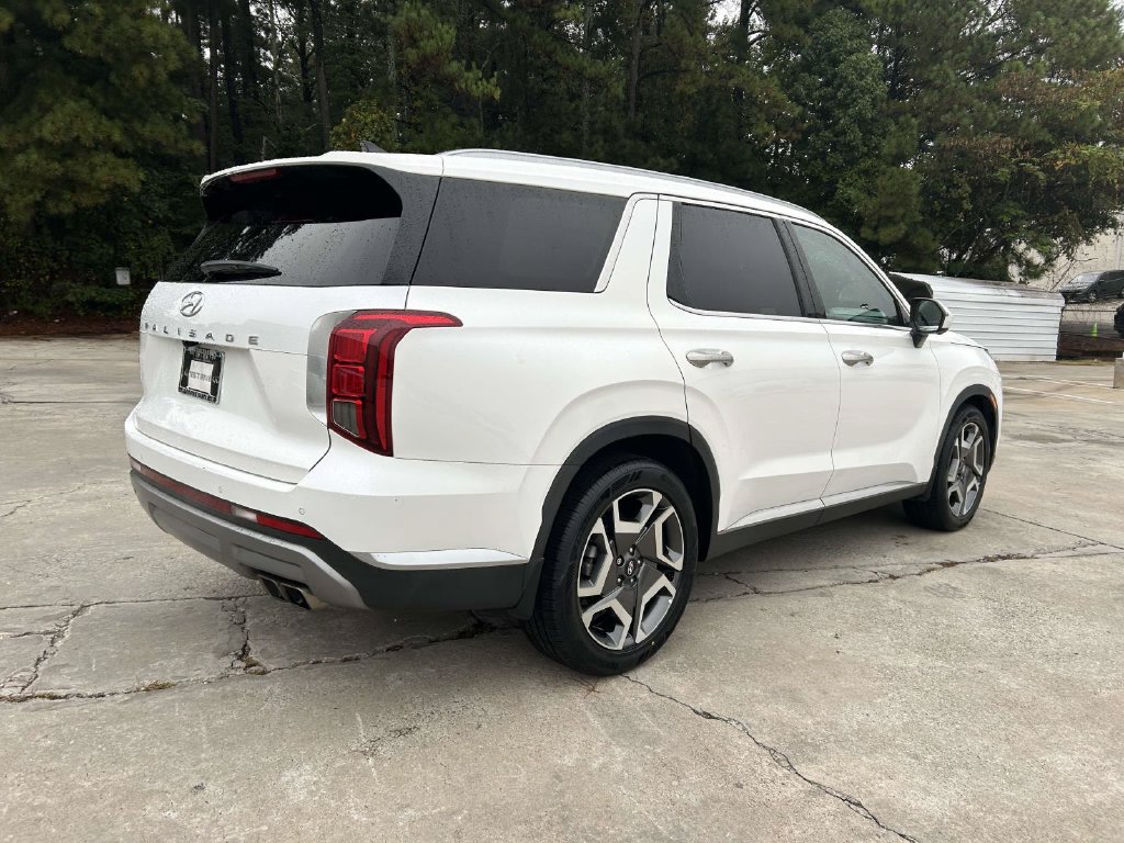 Used 2023 Hyundai Palisade Limited w/ Cargo Package FWD image 3