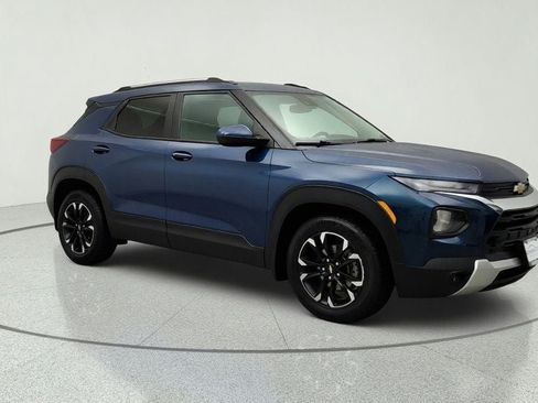 Used 2021 Chevrolet TrailBlazer LT w/ Convenience Package FWD image 3