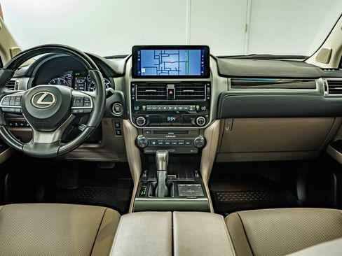 Used 2023 Lexus GX 460 Premium w/ Accessory Package AWD/4WD image 32