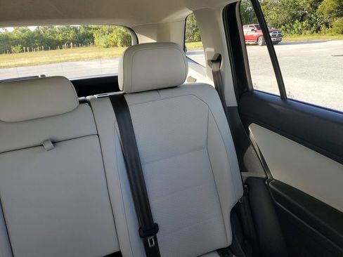 Used 2019 Volkswagen Tiguan SE image 14