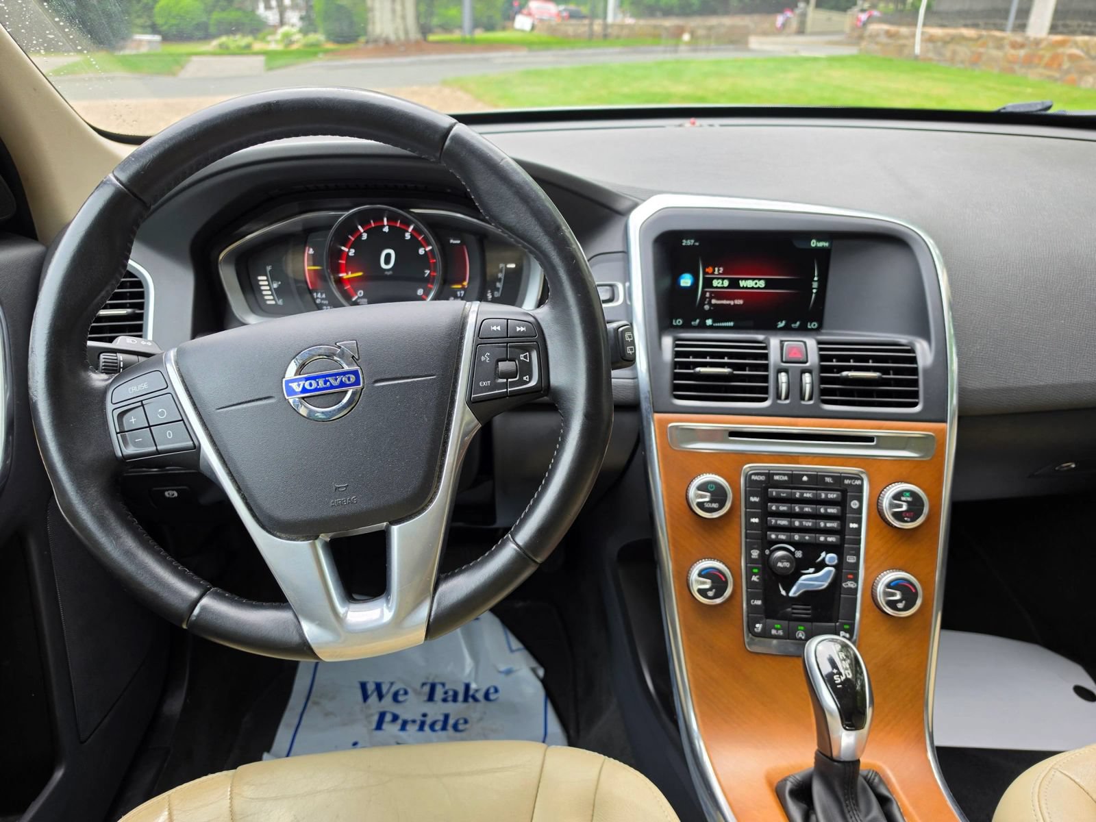 Used 2017 Volvo XC60 T5 Inscription w/ Preferred Option Package AWD/4WD image 9
