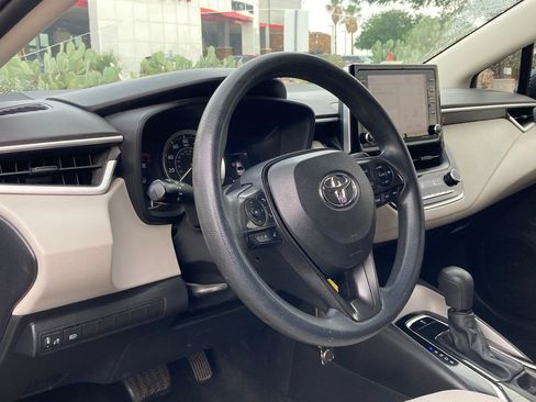 Used 2021 Toyota Corolla LE image 8