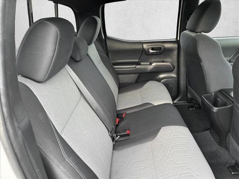 Certified 2022 Toyota Tacoma TRD Off-Road image 18