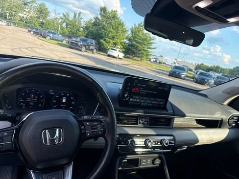 Used 2023 Honda Pilot Elite image 3