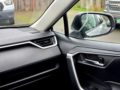 Used 2025 Toyota RAV4 XLE image 22