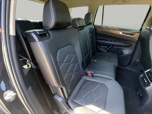Used 2025 Volkswagen Atlas SE AWD/4WD image 19