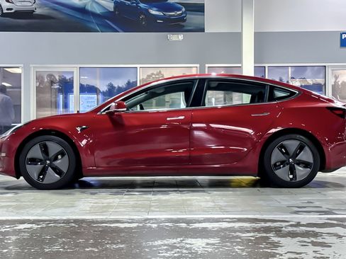 Used 2018 Tesla Model 3 Mid Range image 2