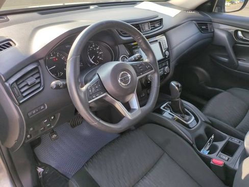 Used 2018 Nissan Rogue SV w/ Premium Package FWD image 15
