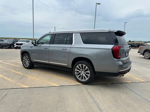 Used 2024 GMC Yukon XL Denali AWD/4WD image 5