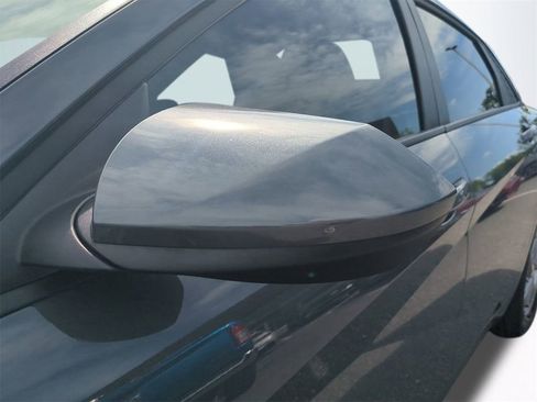 Certified 2025 Hyundai Elantra SE FWD image 12