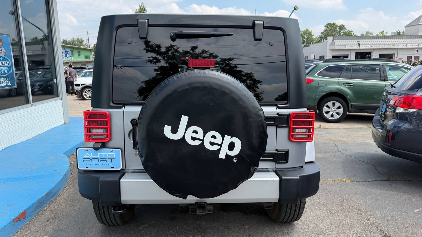 Used 2015 Jeep Wrangler Unlimited Sahara w/ Connectivity Group AWD/4WD image 4