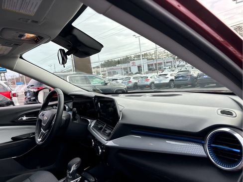 Certified 2024 Chevrolet Trax LT w/ Driver Confidence Package image 27