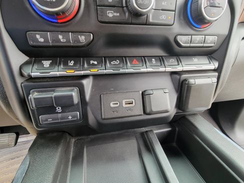 Used 2020 Chevrolet Silverado 3500 High Country image 34