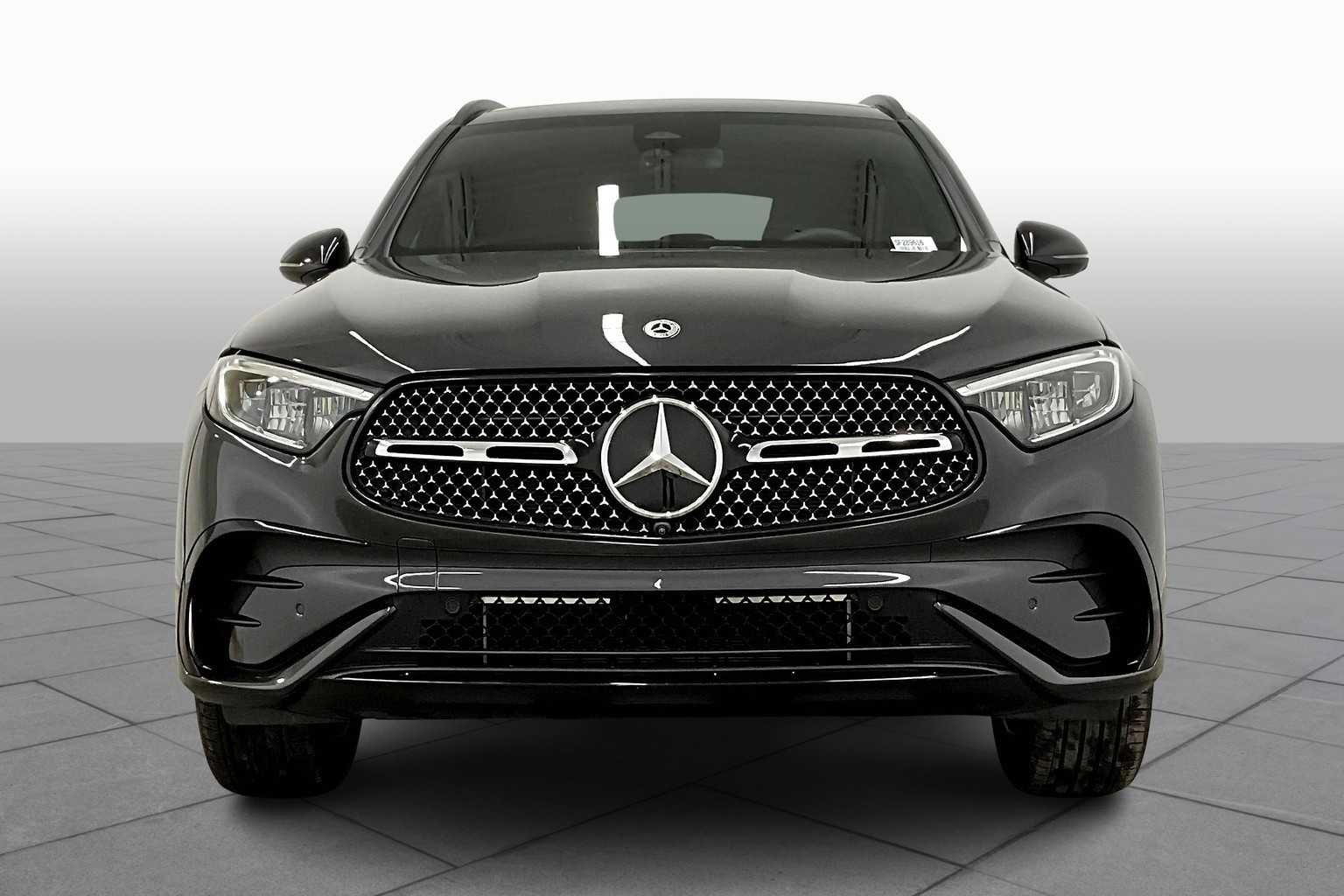 Used 2025 Mercedes-Benz GLC 300 4MATIC image 4