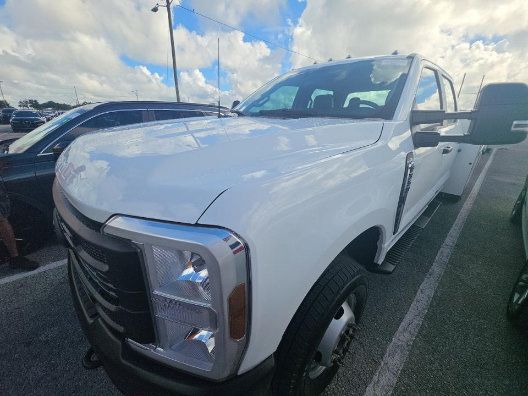 Used 2025 Ford F350 XL AWD/4WD image 2