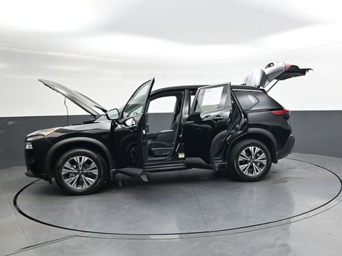 Used 2023 Nissan Rogue SV image 42