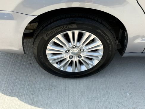 Used 2013 Chrysler Town & Country Limited w/ Luxury Group FWD image 45