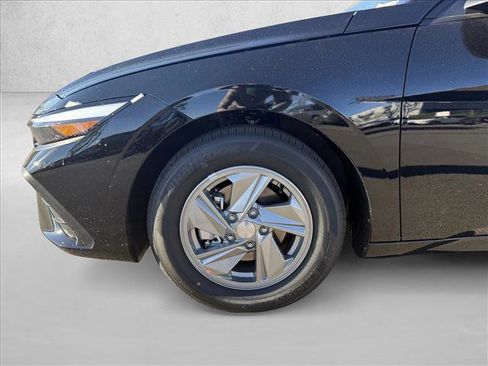 New 2026 Hyundai Elantra SE image 10