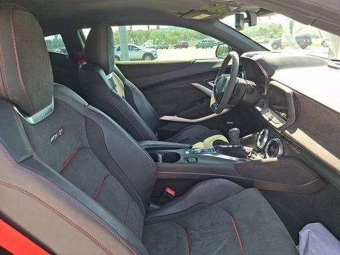 Used 2019 Chevrolet Camaro ZL1 RWD image 10