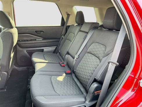 Used 2023 Nissan Pathfinder SV image 19