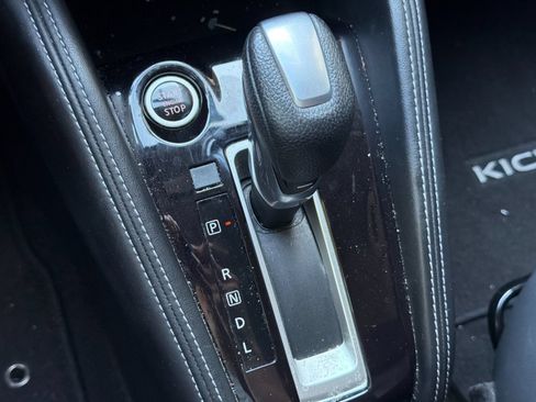 Used 2019 Nissan Kicks SR w/ SR Premium Package FWD image 20