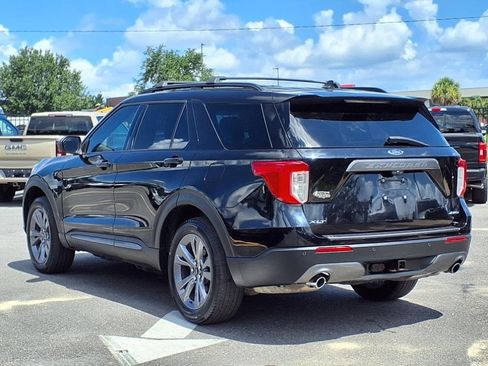 Used 2021 Ford Explorer XLT w/ XLT Sport Appearance Package image 5