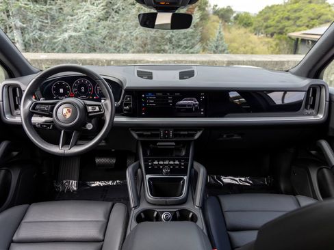 Certified 2026 Porsche Cayenne AWD/4WD image 35