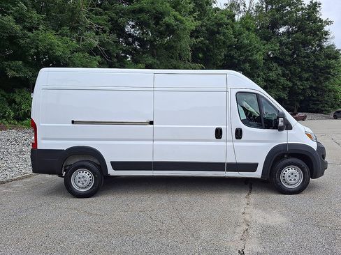 Used 2026 RAM ProMaster 2500 w/ Convenience Group FWD image 23