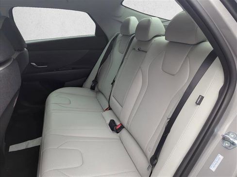 Used 2025 Hyundai Elantra Limited FWD image 16