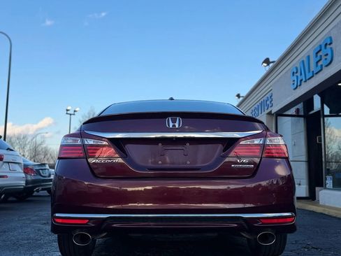 Used 2016 Honda Accord Touring image 5