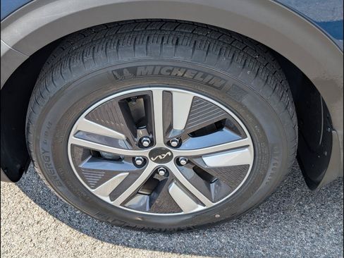 Used 2022 Kia Niro LXS FWD image 22