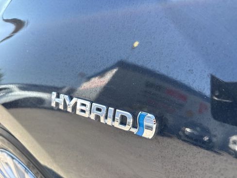 Used 2022 Toyota Prius LE FWD image 5