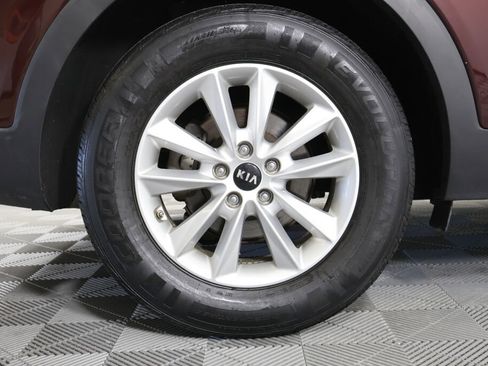 Used 2019 Kia Sorento LX image 9