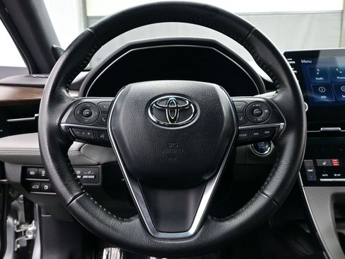 Used 2019 Toyota Avalon XLE image 23