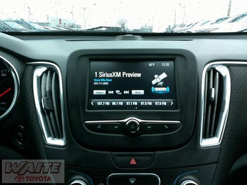 Used 2018 Chevrolet Malibu LT image 16