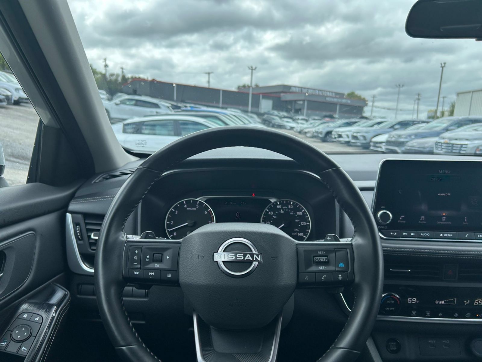 Used 2025 Nissan Rogue SV FWD image 29