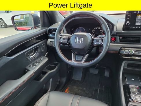 Used 2025 Honda Pilot TrailSport image 8