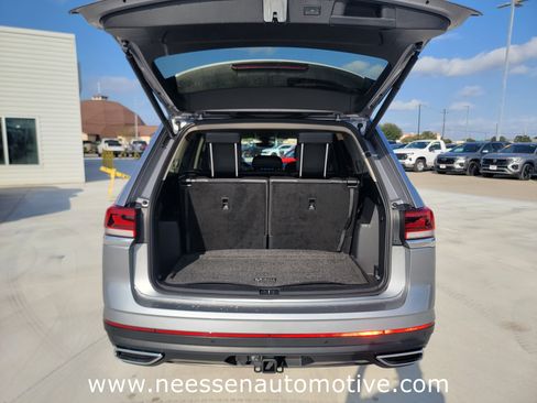 Used 2024 Volkswagen Atlas SE image 30