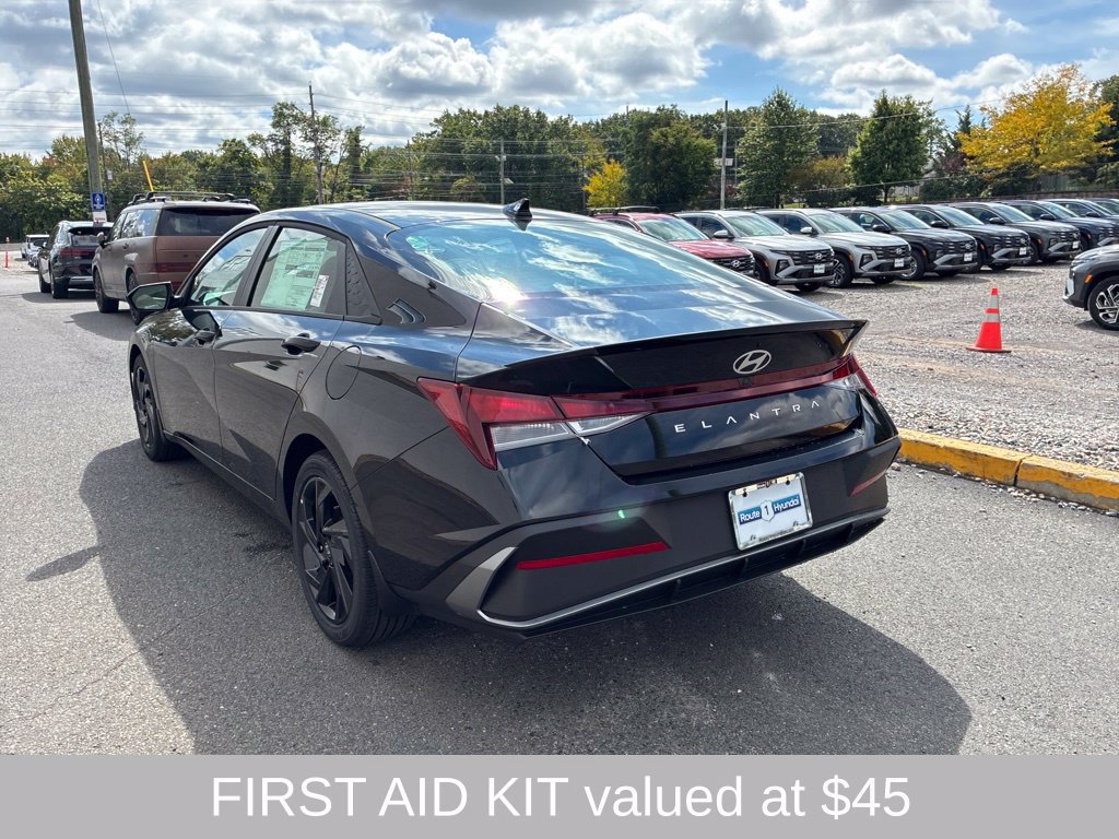 New 2026 Hyundai Elantra SEL Sport FWD image 5