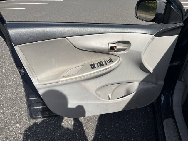 Used 2013 Toyota Corolla LE FWD image 19