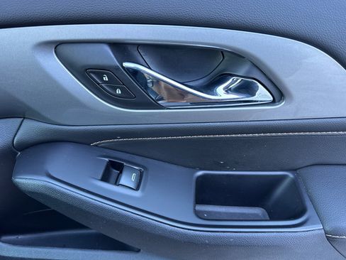 Used 2020 Chevrolet Traverse LT w/ LPO, Blackout Package image 23