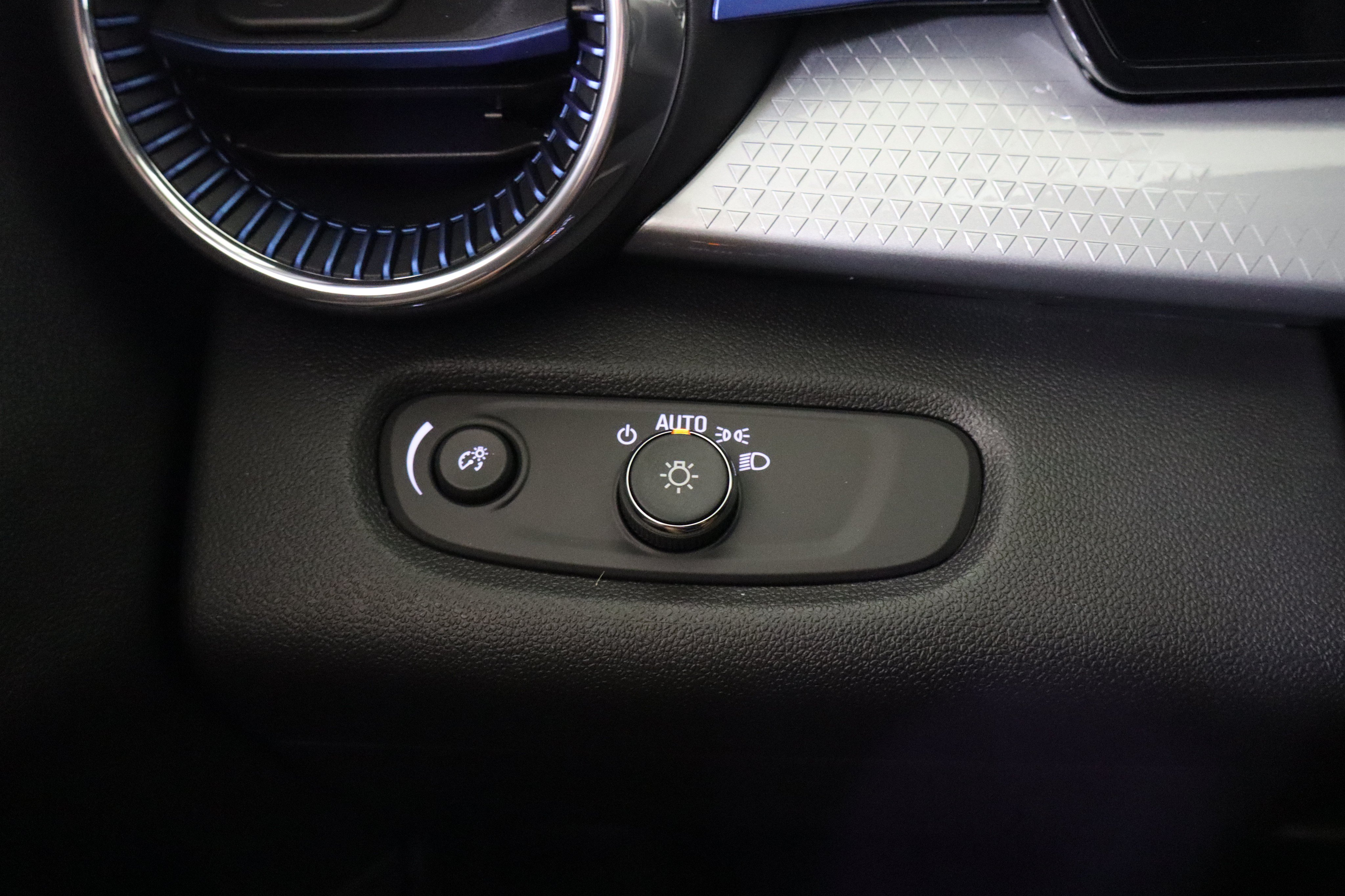 New 2026 Chevrolet Trax LT w/ LT Convenience Package FWD image 34