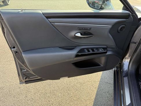 Used 2025 Lexus ES 350 w/ Premium Package FWD image 12