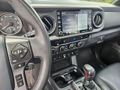 Used 2020 Toyota Tacoma TRD Off-Road w/ TRD Premium Off Road Package AWD/4WD image 30