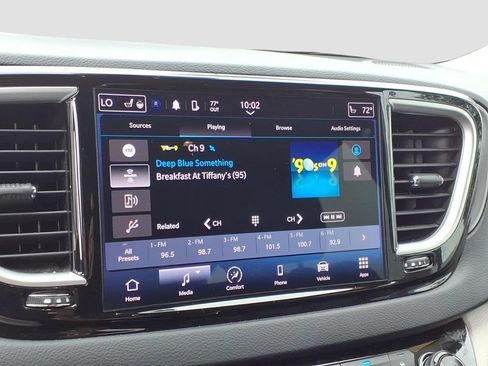 Used 2023 Chrysler Pacifica Touring-L FWD image 20