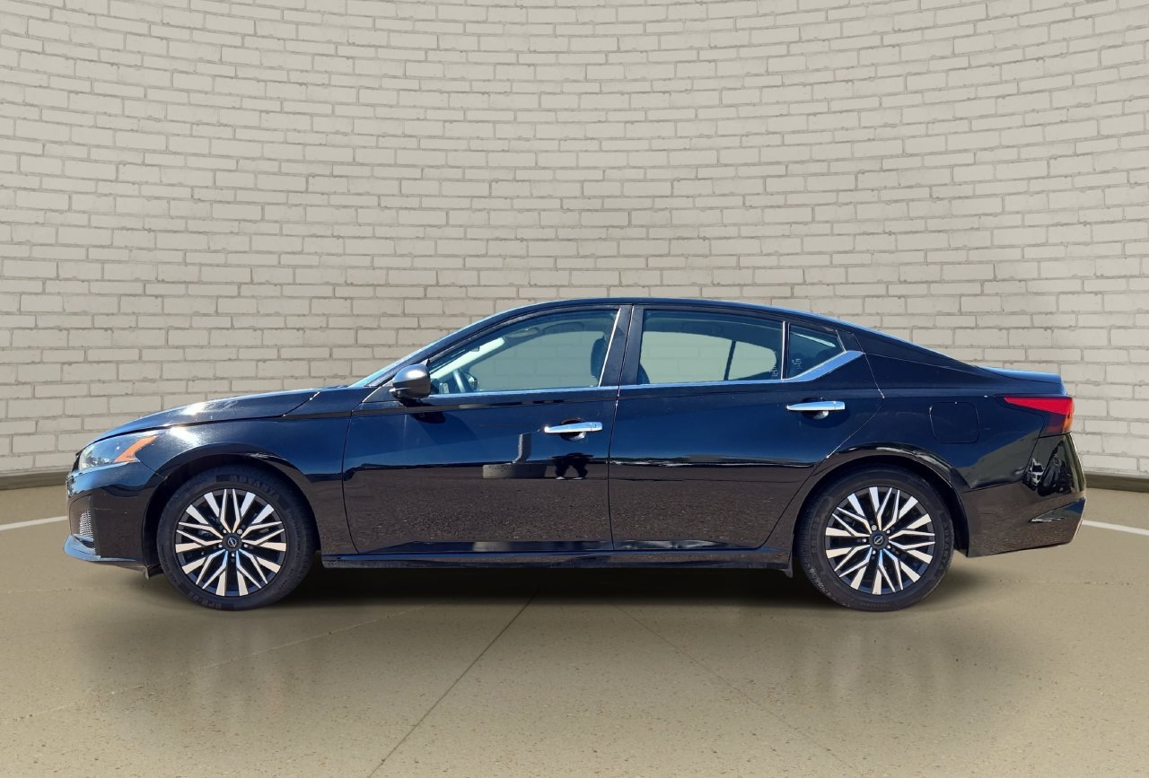 Used 2024 Nissan Altima 2.5 SV FWD image 8